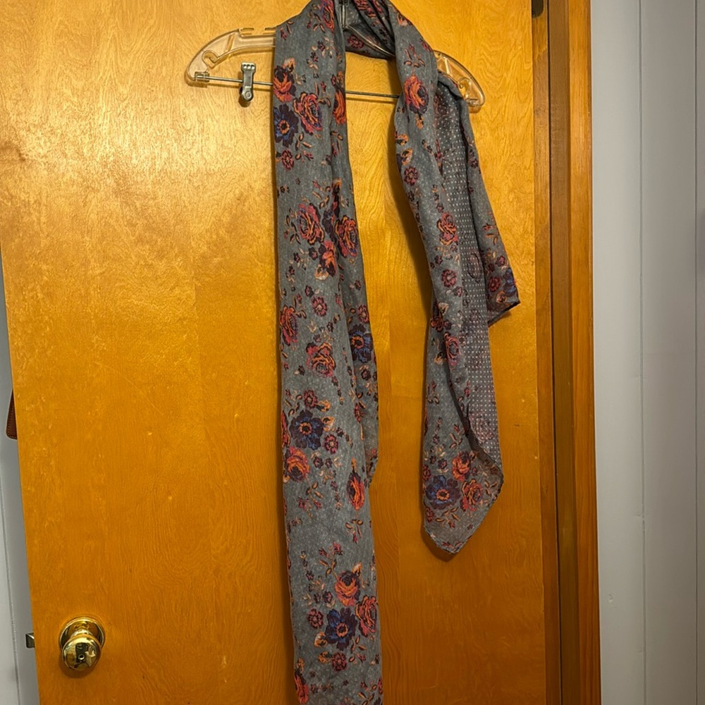 Gray floral scarf